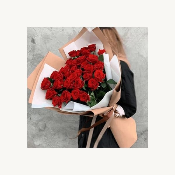 Bir Kucak Kırmızı Gül Buketi — görsel 1